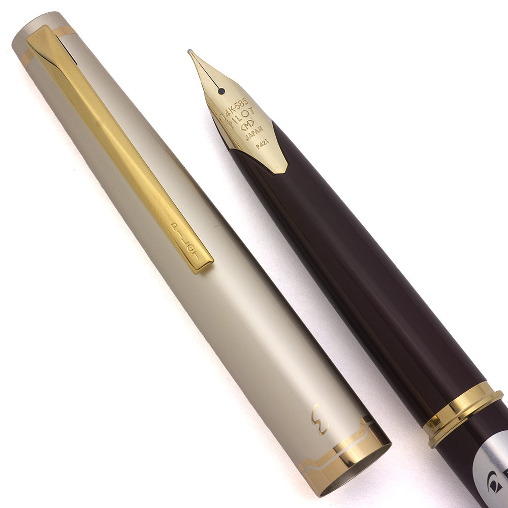 pilot_elite_red_1.jpg